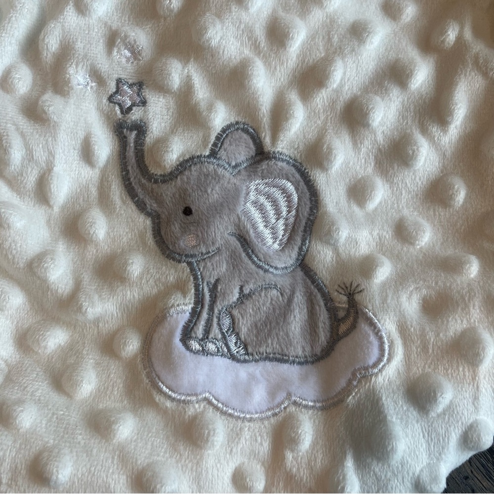 Petite L’Amour Cream Baby Swaddle with Elephant Appliqué – Super Soft - Picture 4 of 8